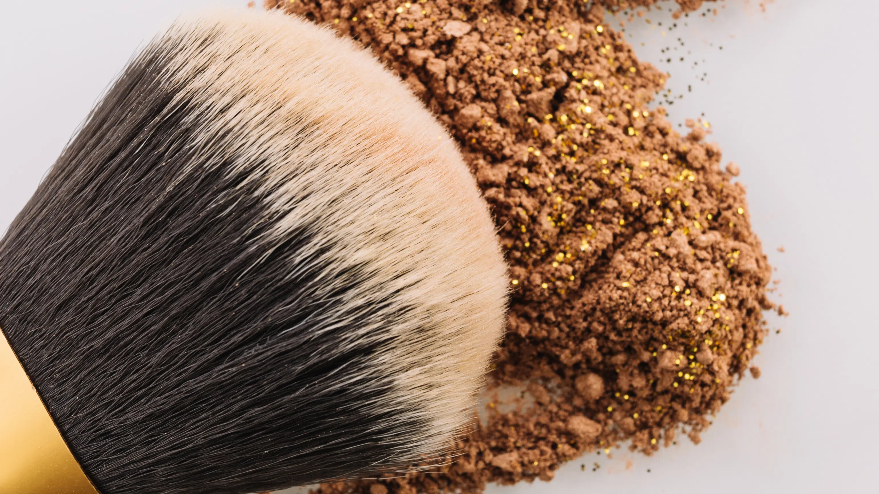 Днес всеки търси красотата и съвършенството – грим разкрасителни процедури