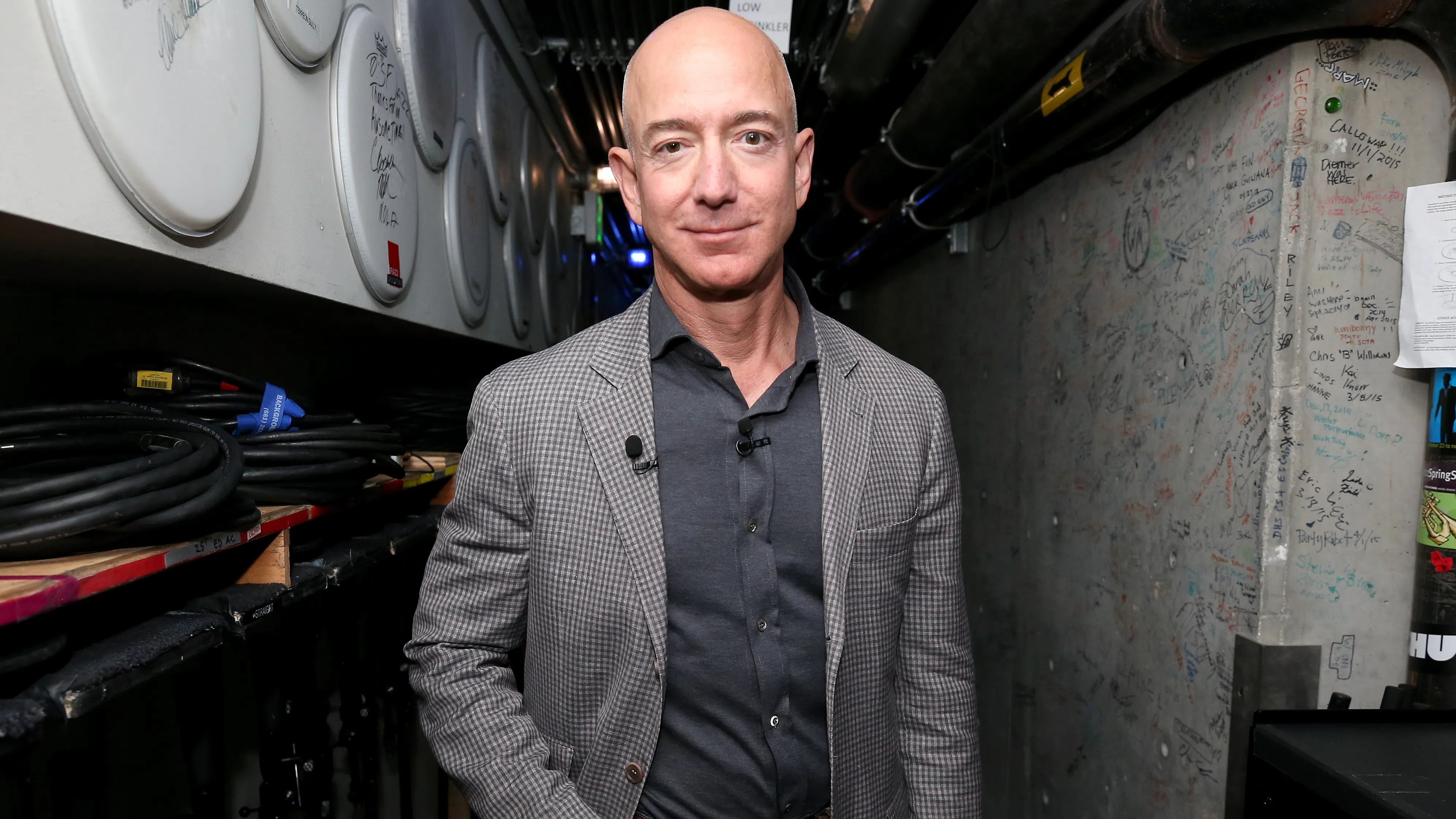 Джеф Безос продава имението си в Сиатъл за невероятната сума