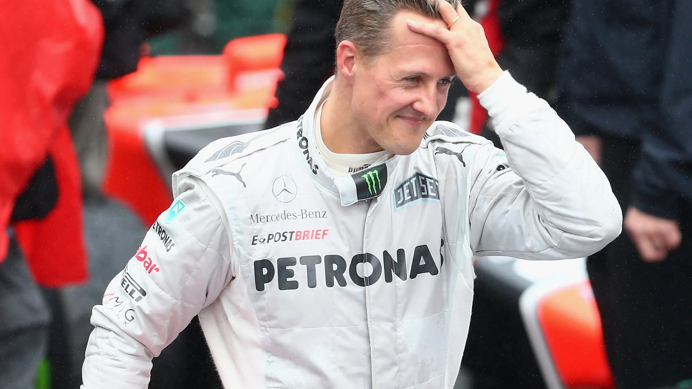 Шумахер е подписал каска за благотворителен търг за събиране на