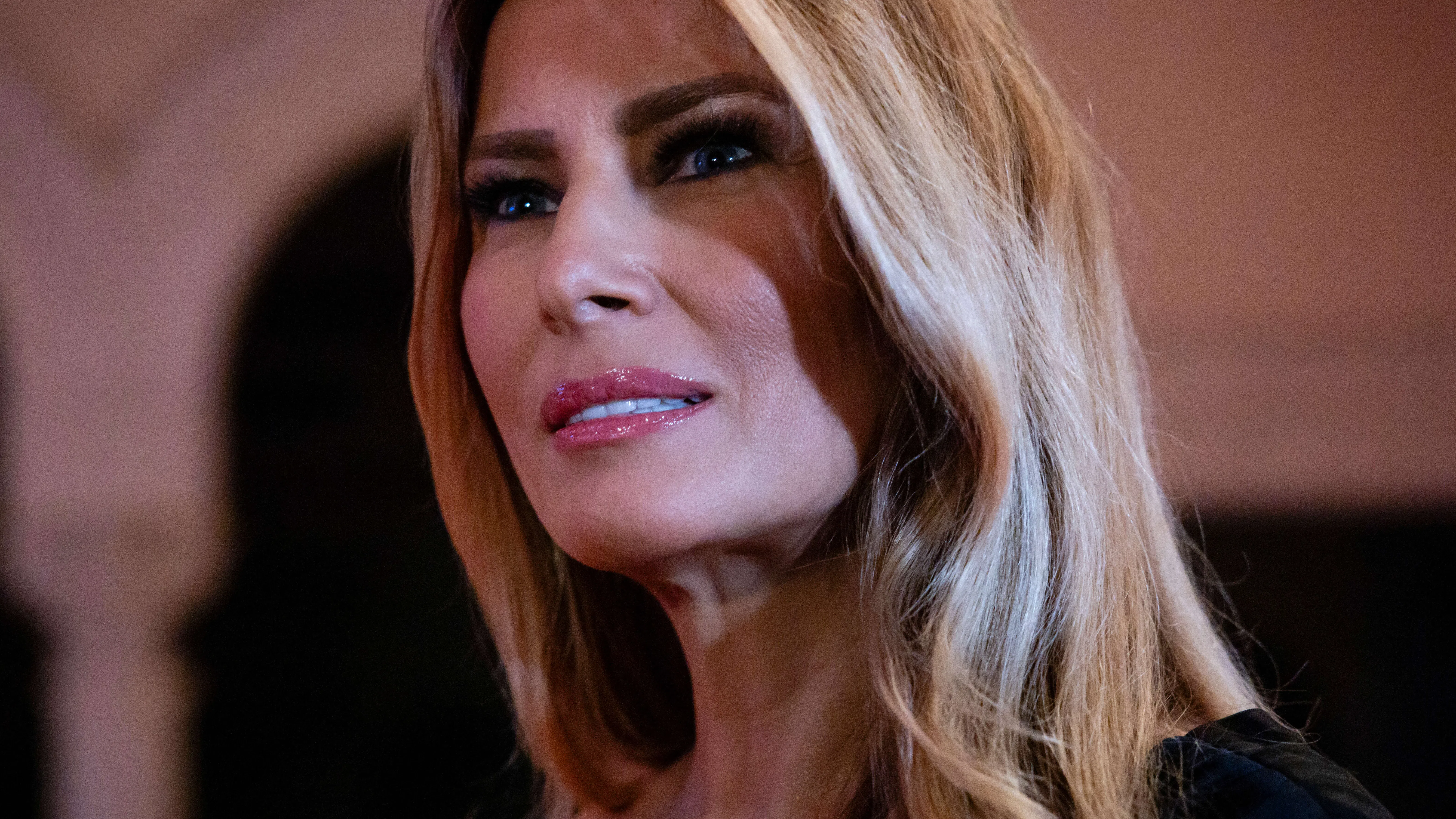 Докато първата дама на САЩ Мелания Тръмп отдаваше почитта