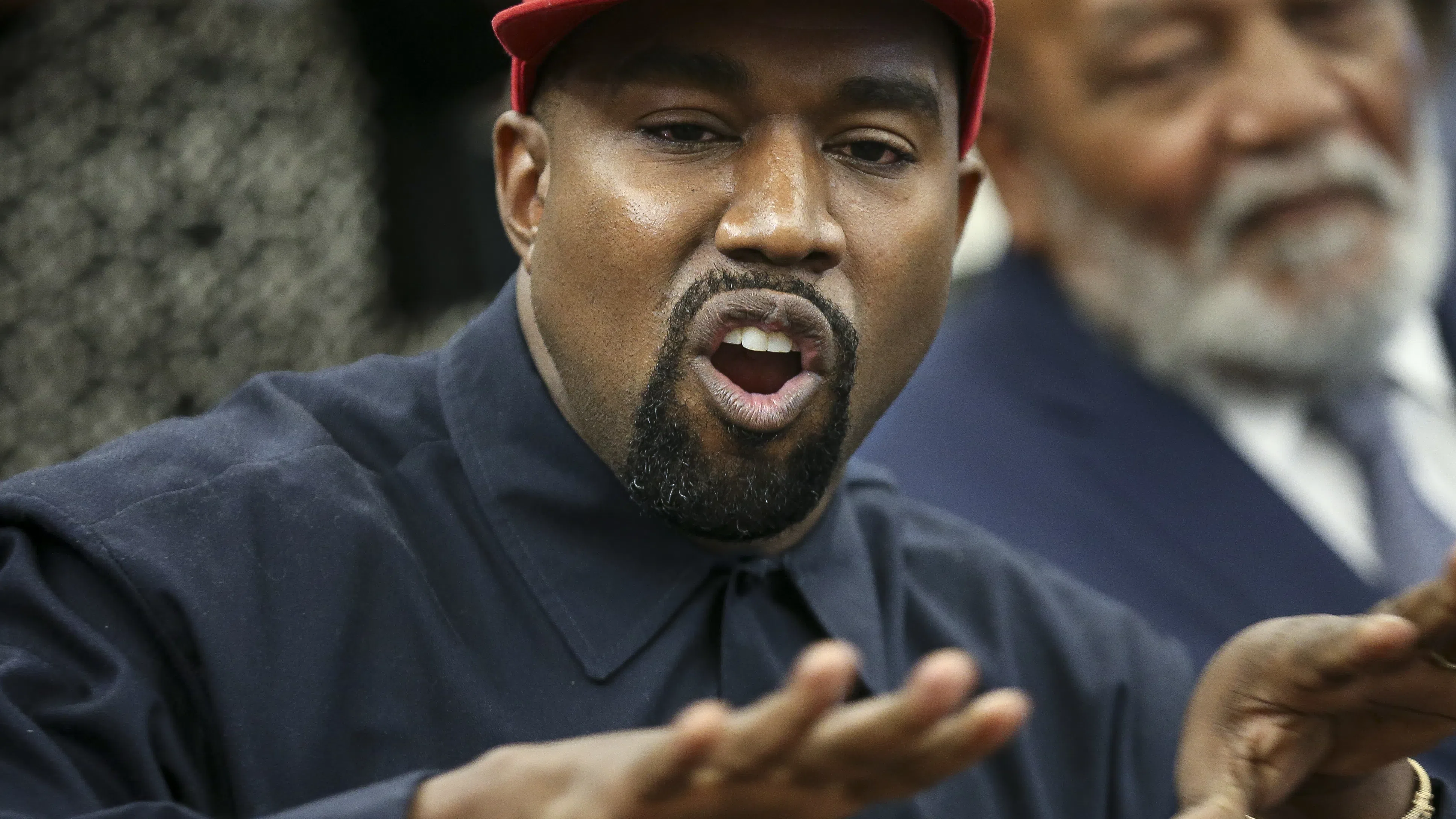 47 годишният рапър Кание Уест който наскоро се жалва че бившата