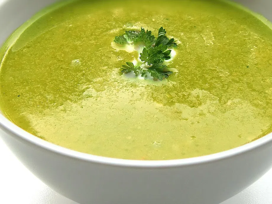 Вкусна пролетна супичка от коприва и левурда