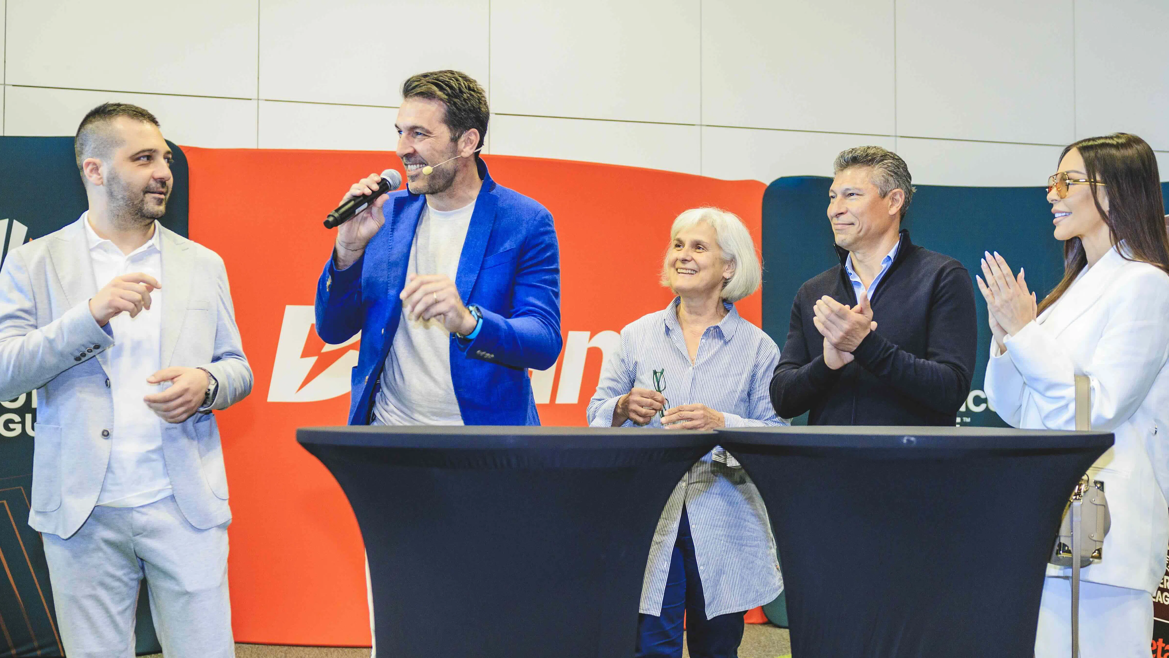 Винаги е вълнуващо да срещнеш на живо човек който е